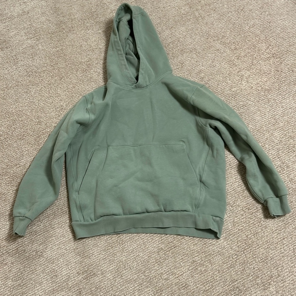 Men’s green lulu lemon sweatshirt